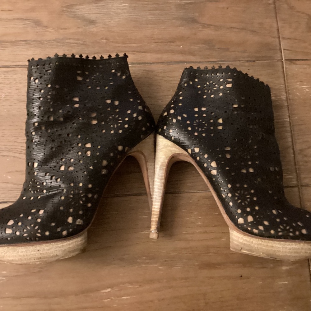 Black Platforms - image 1